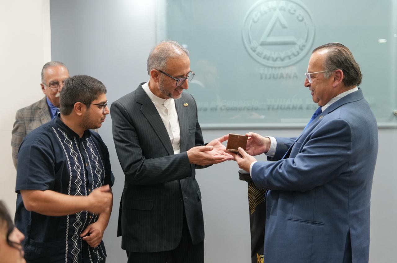 INTERCAMBIO COMERCIAL ENTRE CANACO TIJUANA Y EMBAJADA DE IRÁN