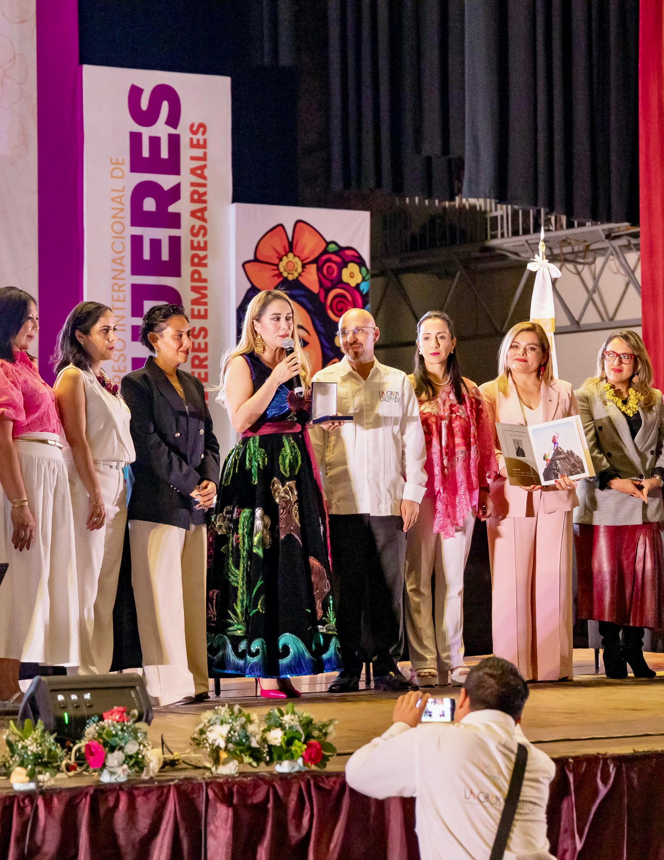 RECONOCE CONCANACO SERVYTUR A SÍNDICA TERESITA BALDERAS
